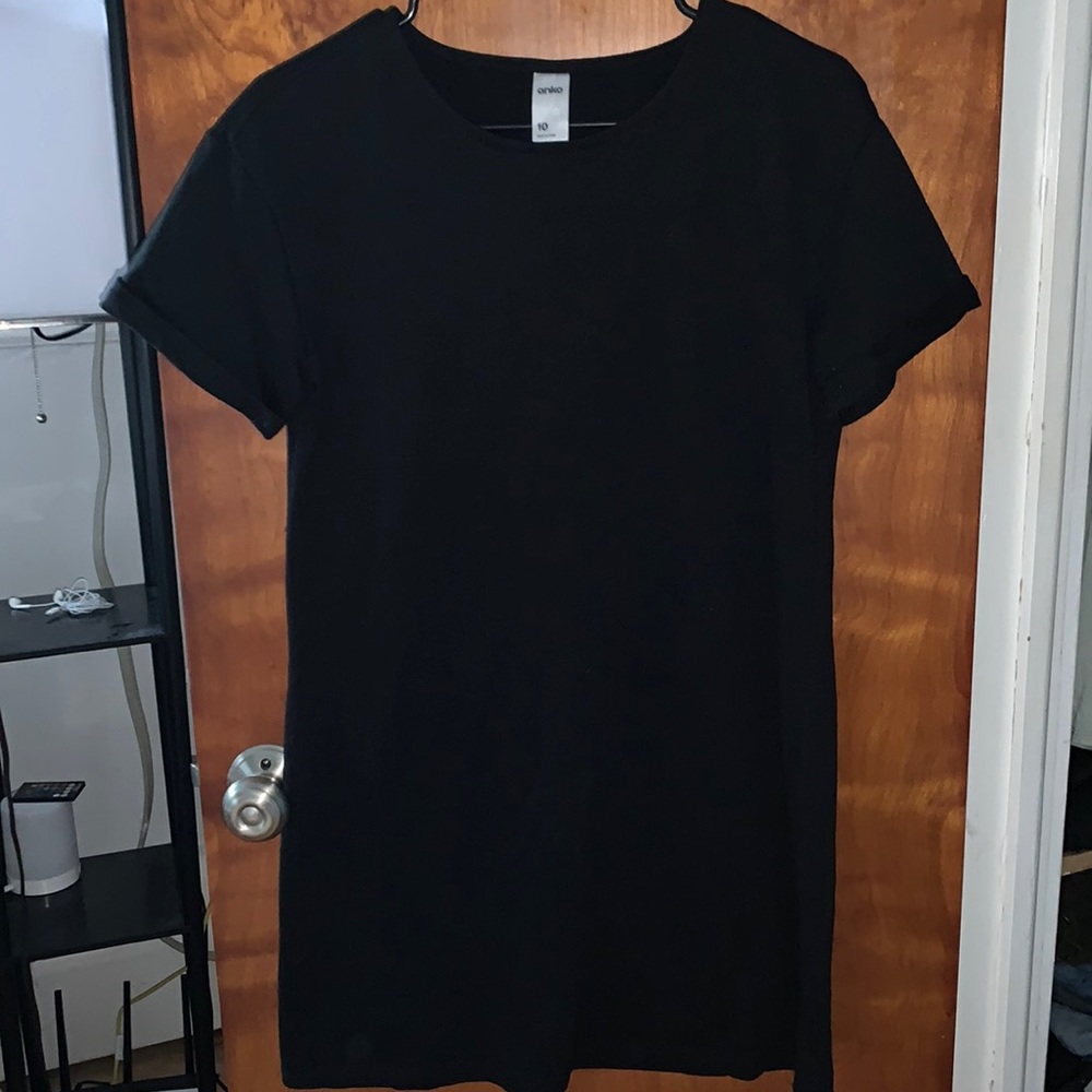 Black T-shirt dress w/ capped sleeves